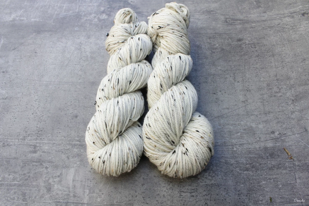 Přírodní Donegal Fingering -  85% merino a 15% donegal nopky