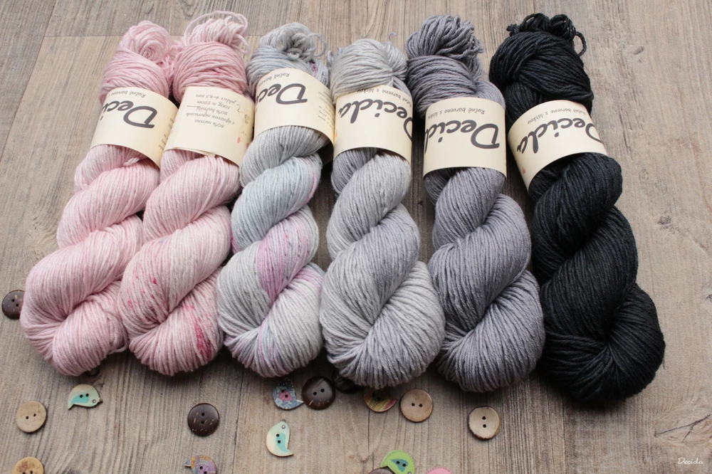 "Šedá a fialkový pudr" Merino/hedvábí 4mm 