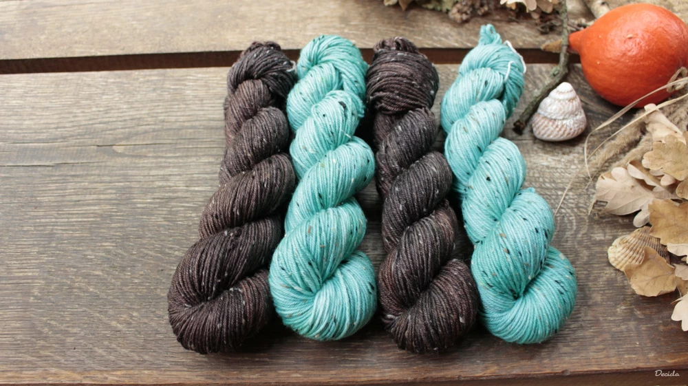 "Dark chocolate" Donegal DK - 85% merino a 15% donegal nopky