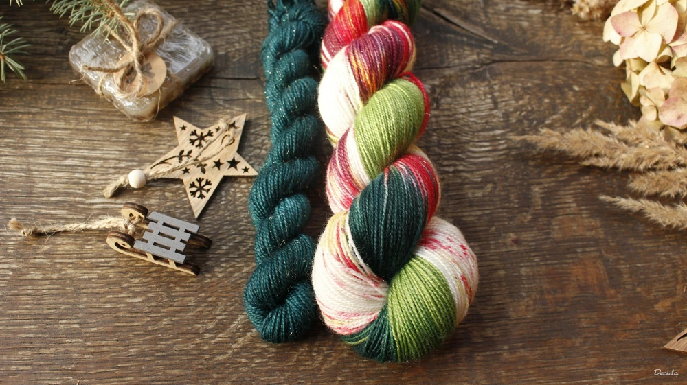 "Vánoční girlanda - Green" - 120g Merino sw/Nylon/Zlatá nitka 400m 100+20g