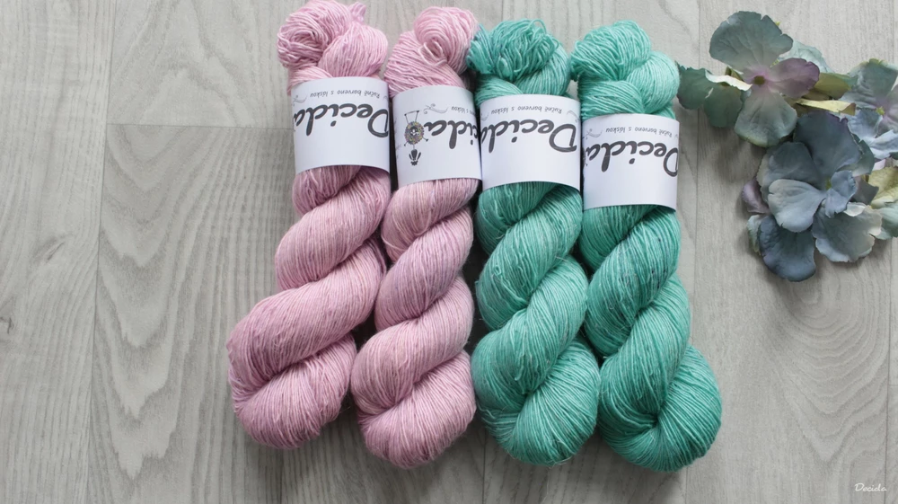 "Bright Aqua" - Single 90% Merino/10% Len 366m