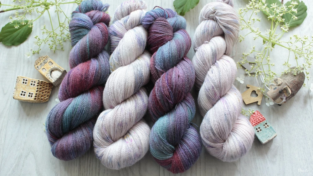"Romantická duše" 75% merino 20% hedvábí 5% stříbrná stellina 800m