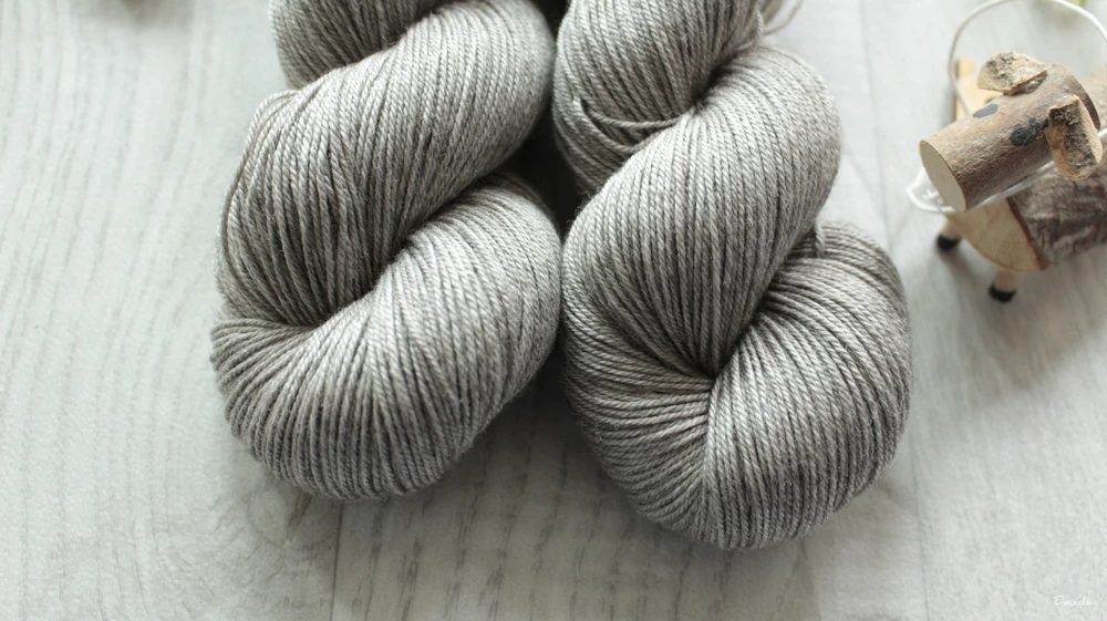Přírodní -  60% merino sw 20% hedvábí a 20% yak