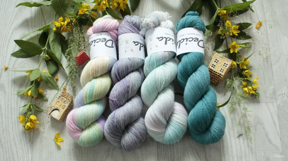 "Crazy Snow" 75% merino 20% hedvábí 5% stříbrná stellina 800m