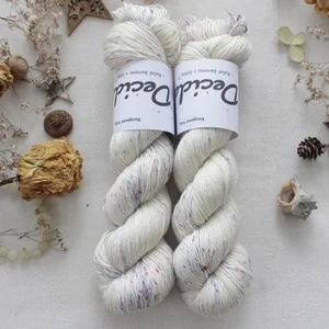 "Rozsypané fialky" 80% merino 20% hedvábí 400m