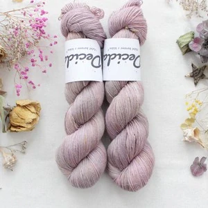 "Roses" -  80% Merino Easywash/20% Len 400m/100g