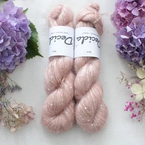 "Roses" - 34% superkid mohér 11% hedvábí 41% nylon 14% polyester 195m/50g