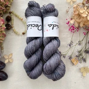 "Cinzento escuro" 80% merino 20% hedvábí 400m 