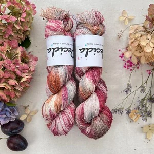 "Delacour" 42% hedvábí 26% baby alpaka 26% merino superwash a 6% zlatá stellina 980m