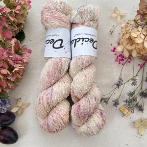"Cherry pop 2" 42% hedvábí 26% baby alpaka 26% merino superwash a 6% zlatá stellina 980m