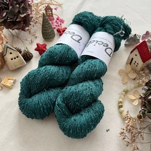 "Spruce 2" 42% hedvábí 26% baby alpaka 26% merino superwash a 6% zlatá stellina 980m