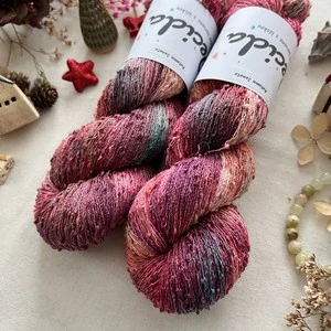 "Autumn Sonata" 42% hedvábí 26% baby alpaka 26% merino superwash a 6% zlatá stellina 980m