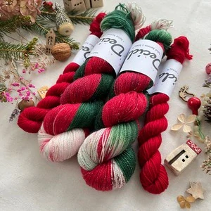 "Vánoční girlanda 7 - červená" - 120g Merino sw/Nylon/Zlatá stellina 400m