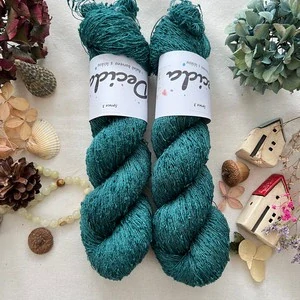 "Spruce 3" 42% hedvábí 26% baby alpaka 26% merino superwash a 6% zlatá stellina 980m