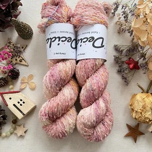 "Cherry pop 5" 42% hedvábí 26% baby alpaka 26% merino superwash a 6% zlatá stellina 980m