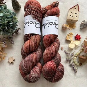 "Mahogany" - 100g Merino sw/Nylon/Zlatá stellina 400m