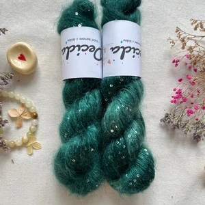 "Emerald Shade" - 34% superkid mohér 11% hedvábí 41% nylon 14% polyester 195m/50g