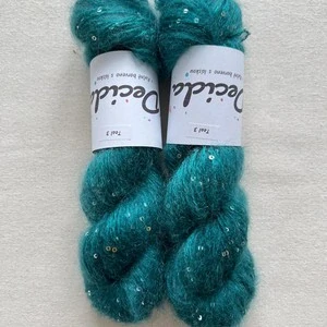 "Teal 3" - 34% superkid mohér 11% hedvábí 41% nylon 14% polyester 195m/50g