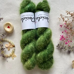 "Springy Moss" - 34% superkid mohér 11% hedvábí 41% nylon 14% polyester 195m/50g