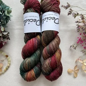 "Dark Botanical" - 75% merino sw 20% nylon 5% zlatá stellina 400m
