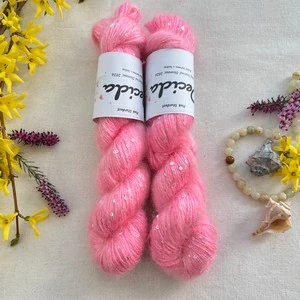 "Pink Stardust" - 34% superkid mohér 11% hedvábí 41% nylon 14% polyester 195m/50g