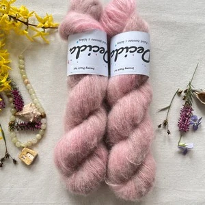 "Dreamy Peach Veil"- 64% baby alpaka 3% merino 10% flitry 23% hedvábí 400m/50g