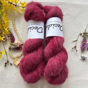"Red 3" -  42%  baby alpaka 13% merino 10 % yak 35% hedvábí 400m/50g