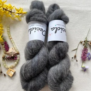 "Ashen Veil" -  42%  baby alpaka 13% merino 10 % yak 35% hedvábí 400m/50g