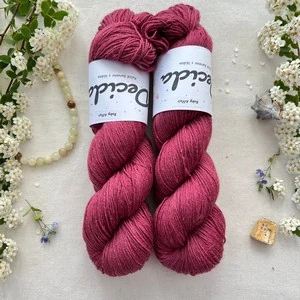 "Ruby Affair" 60% merino 20% hedvábí 20% konopí 400m