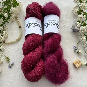 "Velvet Rouge" 42% hedvábí 26% baby alpaka 26% merino superwash a 6% zlatá stellina 980m