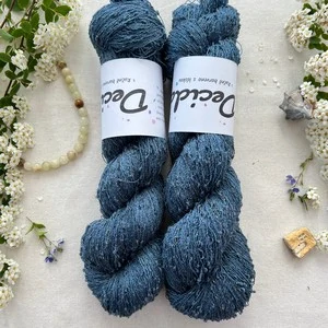 "Blue Sonnet" 42% hedvábí 26% baby alpaka 26% merino superwash a 6% zlatá stellina 980m