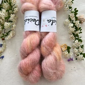 "Peach Nectar" 64% superkid mohér 3% merino 10% flitry 23% hedvábí 400m/50g
