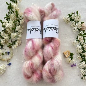 "Cherry Pop 8" 64% superkid mohér 3% merino 10% flitry 23% hedvábí 400m/50g