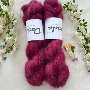 "Rouge Mirage" 64% superkid mohér 3% merino 10% flitry 23% hedvábí 400m/50g