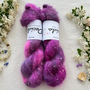"Berry Mirage" - 34% superkid mohér 11% hedvábí 41% nylon 14% polyester 195m/50g