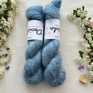 "Artic Bloom" - 34% superkid mohér 11% hedvábí 41% nylon 14% polyester 195m/50g
