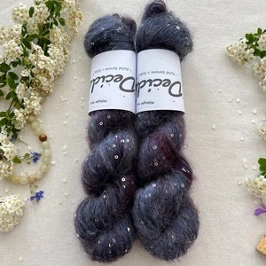 "Midnight Aura" - 34% superkid mohér 11% hedvábí 41% nylon 14% polyester 195m/50g