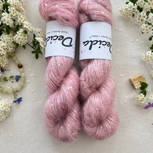 "Blush Halo" - 34% superkid mohér 11% hedvábí 41% nylon 14% polyester 195m/50g