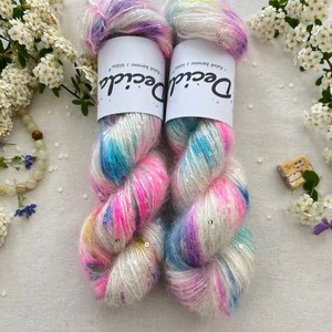 "Unicorn Veil" - 34% superkid mohér 11% hedvábí 41% nylon 14% polyester 195m/50g