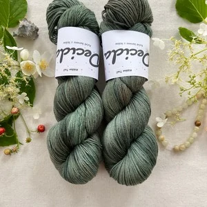 "Hidden Trail" 75% merino 25% hedvábí 400m 