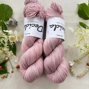 "Quiet Bloom" 75% merino 25% hedvábí 400m 