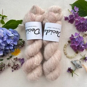 "Ivory Whisper"- 64% baby alpaka 3% merino 10% flitry 23% hedvábí 400m/50g