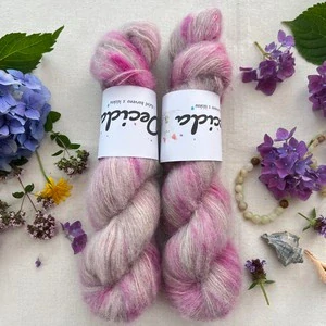 "Petal Whisper"- 64% baby alpaka 3% merino 10% flitry 23% hedvábí 400m/50g