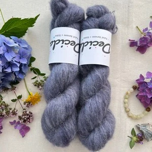 "Storm Lilac"- 64% baby alpaka 3% merino 10% flitry 23% hedvábí 400m/50g