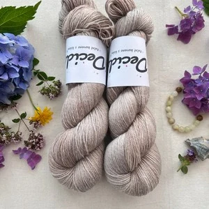 "Dune Story" 60% merino 20% hedvábí 20% len 400m
