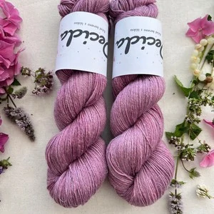 "Heirloom Rose" 60% merino 20% hedvábí 20% len 400m