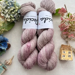 "Vintage Petal" 60% merino 20% hedvábí 20% len 400m