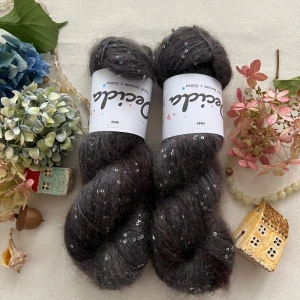 "Noto" - 34% superkid mohér 11% hedvábí 41% nylon 14% polyester 390m/100g
