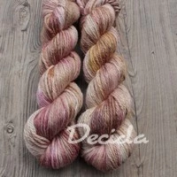 "Dried flowers" 70%alpaka/10%kašmír/20%hedvábí 166m