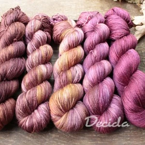 Fade Karamel Burgundy - merino/hedvábí 50/50 400m bez SUPERWASH